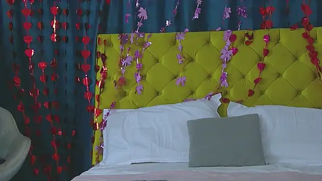 Snapshot of RubyHills chatting on February 14, 5:04 am RubyHills online show from February 14, 5:04 am