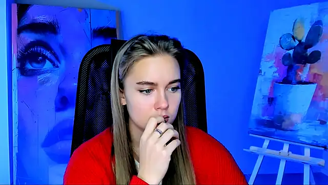 Snapshot of JuneWoods chatting on October 19, 8:59 am JuneWoods online show from October 19, 8:59 am