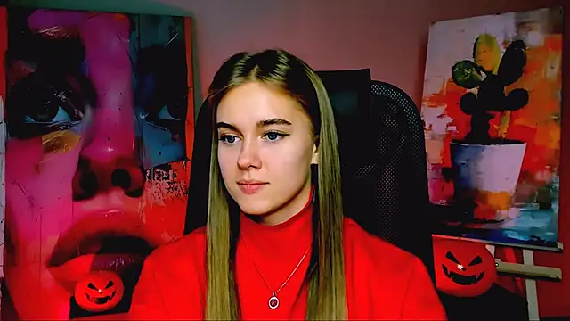 Snapshot of JuneWoods chatting on October 23, 6:23 am JuneWoods online show from October 23, 6:23 am