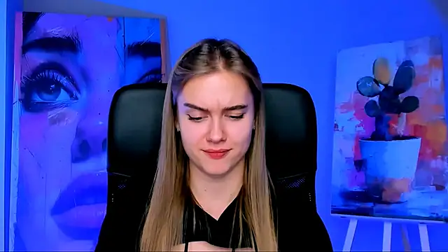 Snapshot of JuneWoods chatting on November 7, 12:38 pm JuneWoods online show from November 7, 12:38 pm