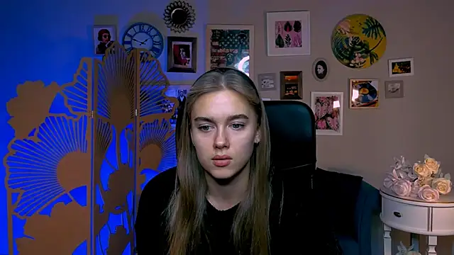 Snapshot of JuneWoods chatting on November 10, 6:56 am JuneWoods online show from November 10, 6:56 am