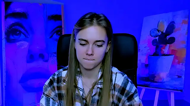 Snapshot of JuneWoods chatting on November 17, 6:30 am JuneWoods online show from November 17, 6:30 am