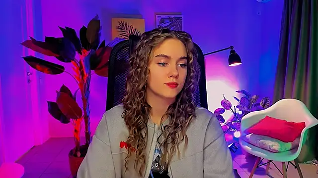 Snapshot of JuneWoods chatting on November 22, 10:25 am JuneWoods online show from November 22, 10:25 am