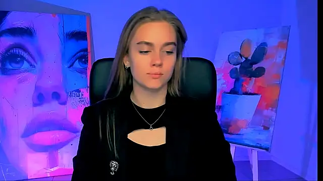 Snapshot of JuneWoods chatting on December 3, 6:21 am JuneWoods online show from December 3, 6:21 am