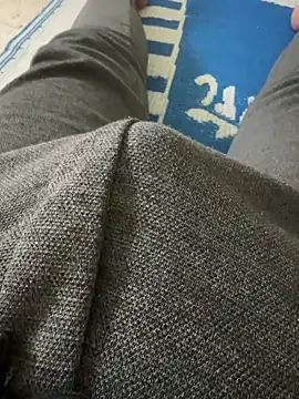 Snapshot of 0Mid00 chatting on October 9, 9:51 am 0Mid00 online show from October 9, 9:51 am