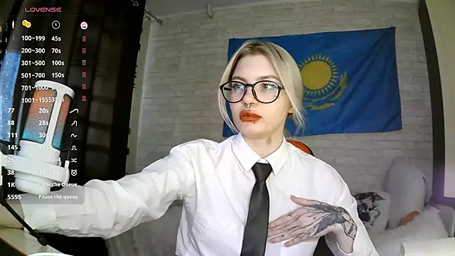 Snapshot of MernaGoggin chatting on September 30, 9:36 am MernaGoggin online show from September 30, 9:36 am