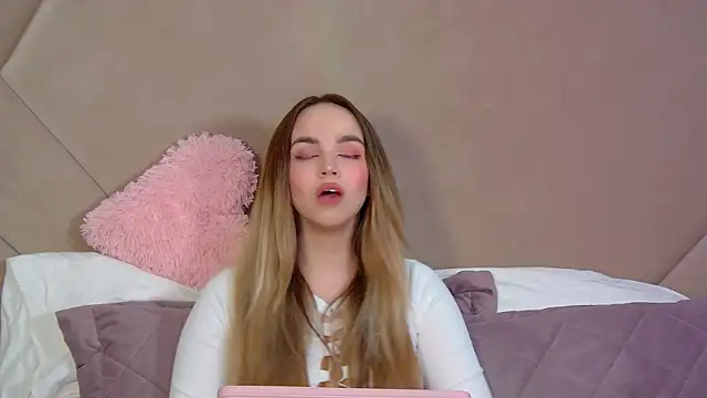 AnitaVenture online show from April 4, 4:26 pm