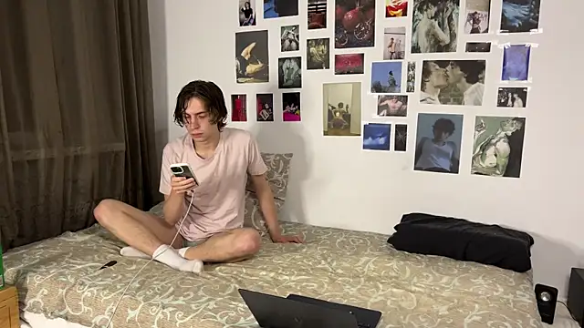 Snapshot of TroyLucero chatting on November 11, 9:26 pm TroyLucero online show from November 11, 9:26 pm