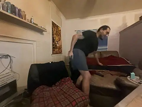 Snapshot of ThrowedWorldWide chatting on February 7, 8:51 am ThrowedWorldWide online show from February 7, 8:51 am