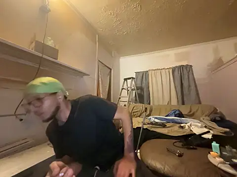 Snapshot of ThrowedWorldWide chatting on February 8, 3:10 am ThrowedWorldWide online show from February 8, 3:10 am