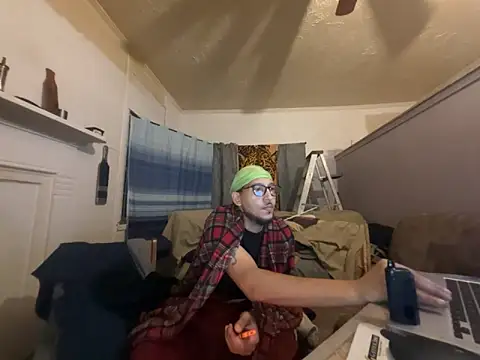 Snapshot of ThrowedWorldWide chatting on February 9, 5:00 am ThrowedWorldWide online show from February 9, 5:00 am