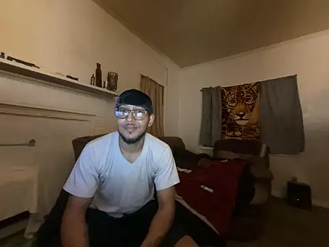 Snapshot of ThrowedWorldWide chatting on February 16, 3:35 am ThrowedWorldWide online show from February 16, 3:35 am