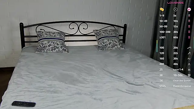 KariDollar online show from March 10, 9:20 pm