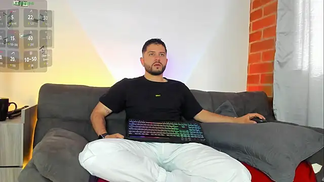 Snapshot of TomSloam chatting on October 14, 1:12 pm TomSloam online show from October 14, 1:12 pm