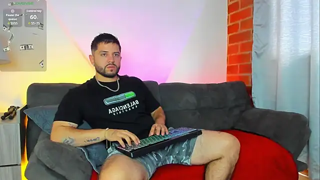 Snapshot of TomSloam chatting on October 15, 1:00 pm TomSloam online show from October 15, 1:00 pm