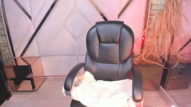 Irina Rouse online show from November 6, 1:45 pm