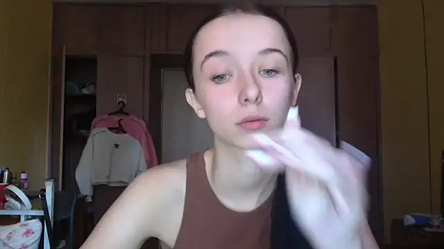 Snapshot of Emilia_Light chatting on October 5, 7:28 am Emilia Light online show from October 5, 7:28 am