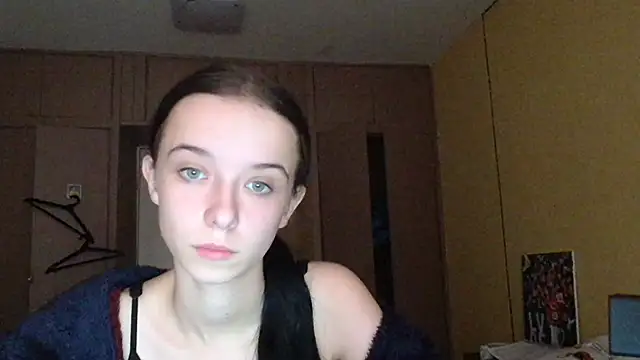 Snapshot of Emilia_Light chatting on October 8, 6:00 am Emilia Light online show from October 8, 6:00 am