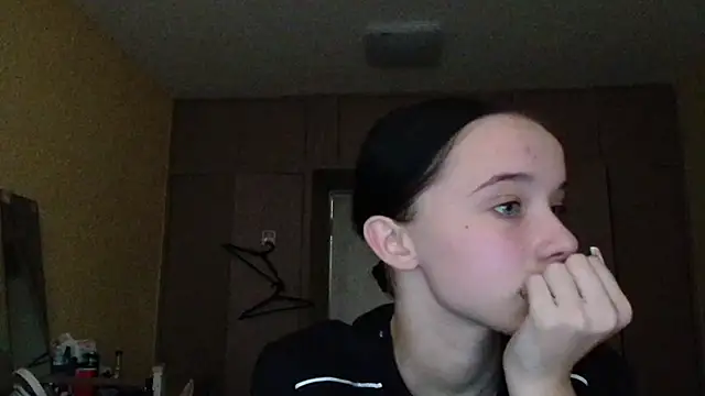 Snapshot of Emilia_Light chatting on October 12, 5:50 am Emilia Light online show from October 12, 5:50 am