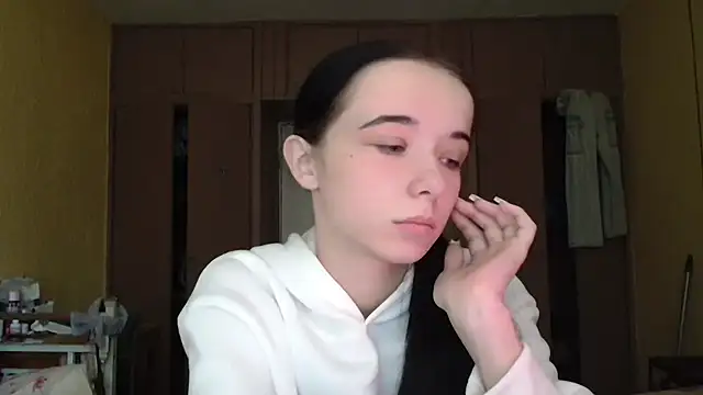 Snapshot of Emilia_Light chatting on October 20, 9:43 am Emilia Light online show from October 20, 9:43 am