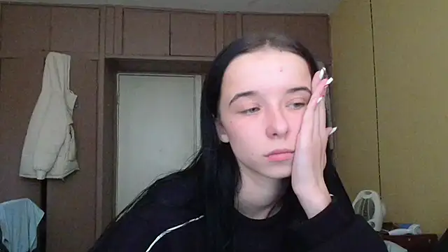 Snapshot of Emilia_Light chatting on October 29, 9:33 am Emilia Light online show from October 29, 9:33 am