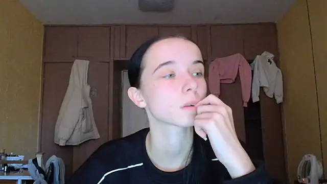 Snapshot of Emilia_Light chatting on October 30, 7:32 am Emilia Light online show from October 30, 7:32 am