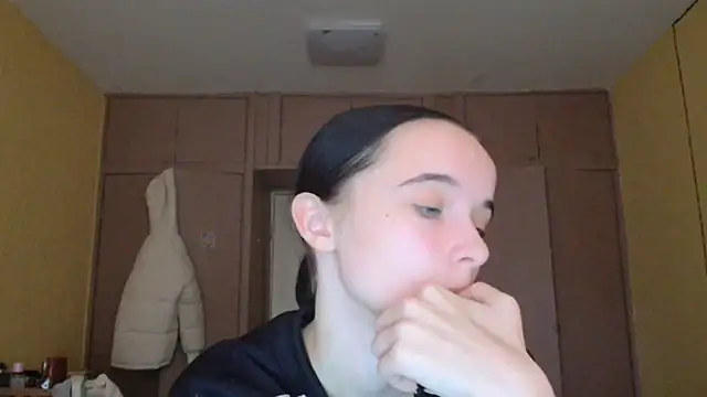 Snapshot of Emilia_Light chatting on November 5, 8:36 am Emilia Light online show from November 5, 8:36 am