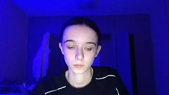 Snapshot of Emilia_Light chatting on November 7, 6:24 am Emilia Light online show from November 7, 6:24 am