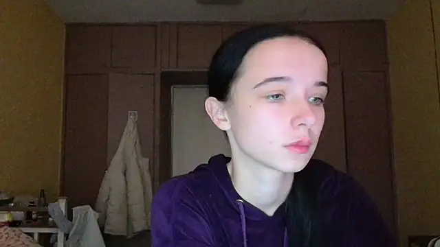 Emilia Light online show from November 13, 7:40 am