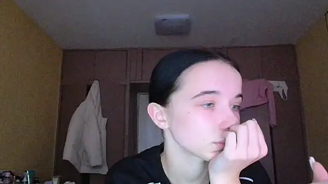 Emilia Light online show from November 25, 7:08 am