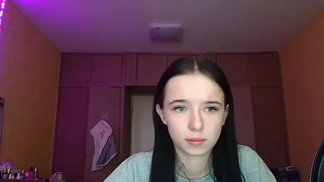 Emilia Light online show from April 8, 6:46 am