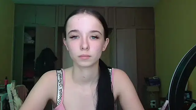 Emilia Light online show from April 19, 8:13 am