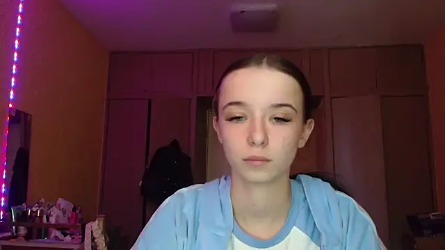 Emilia Light online show from April 27, 7:39 am