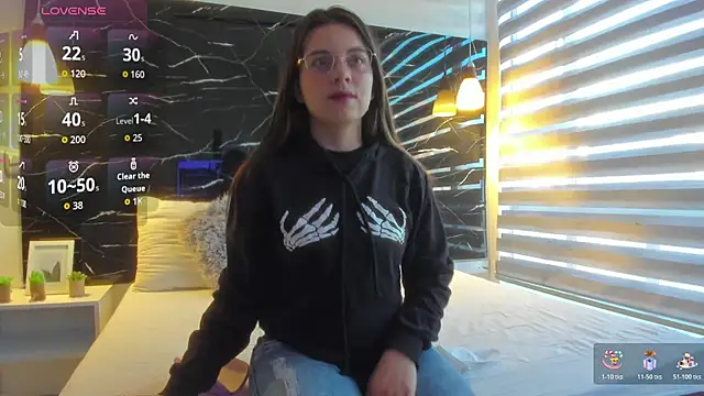 ZOE LE online show from October 22, 11:32 am