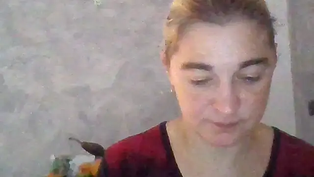 Snapshot of GoldenAngelMilf chatting on November 3, 8:48 am GoldenAngelMilf online show from November 3, 8:48 am