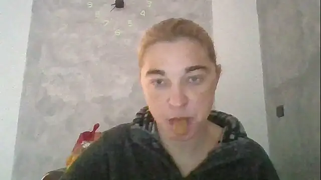 Snapshot of GoldenAngelMilf chatting on December 20, 7:37 am GoldenAngelMilf online show from December 20, 7:37 am