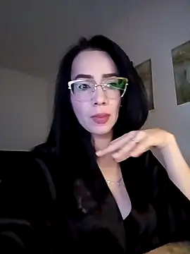 YaraDuartee online show from October 17, 7:49 pm