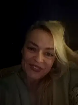 Snapshot of demidelightfulxx chatting on October 25, 8:03 pm demidelightfulxx online show from October 25, 8:03 pm