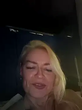 Snapshot of demidelightfulxx chatting on October 27, 8:13 pm demidelightfulxx online show from October 27, 8:13 pm