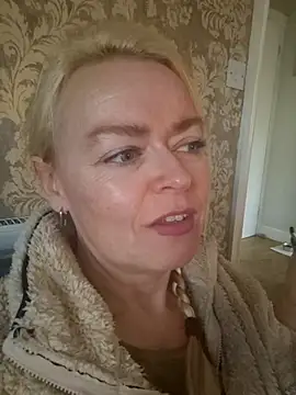 Snapshot of demidelightfulxx chatting on November 9, 8:45 am demidelightfulxx online show from November 9, 8:45 am