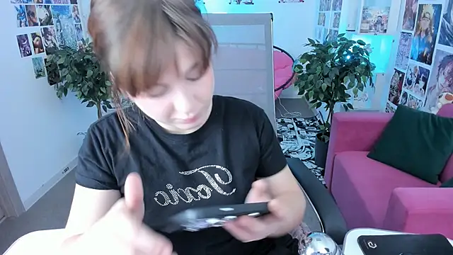 FameyBlum online show from October 15, 8:25 am