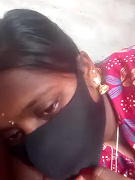 Snapshot of Tamil_Hot_Sandy chatting on November 3, 8:04 am Tamil Hot Sandy online show from November 3, 8:04 am