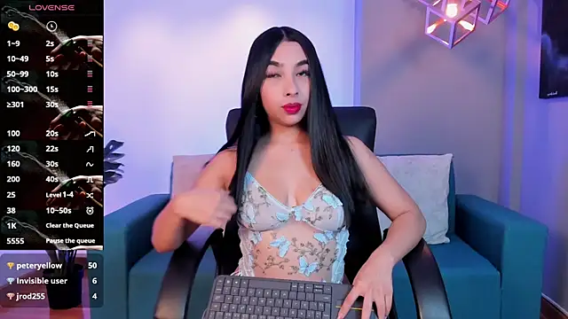 Snapshot of Caroline_Millerr chatting on October 22, 8:08 pm Caroline Millerr online show from October 22, 8:08 pm