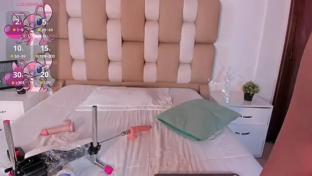 Snapshot of Caroline_Millerr chatting on October 23, 12:48 pm Caroline Millerr online show from October 23, 12:48 pm