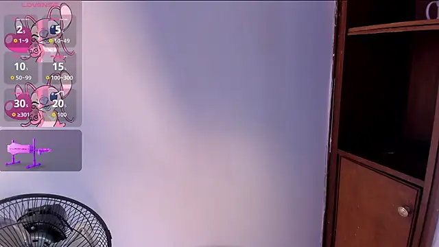 Snapshot of Caroline_Millerr chatting on October 28, 7:38 pm Caroline Millerr online show from October 28, 7:38 pm