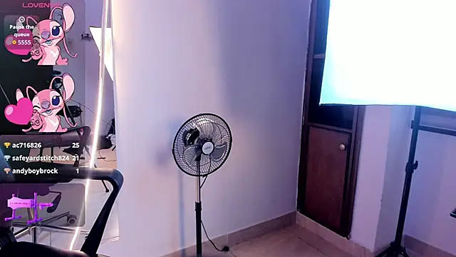 Snapshot of Caroline_Millerr chatting on November 5, 8:09 pm Caroline Millerr online show from November 5, 8:09 pm