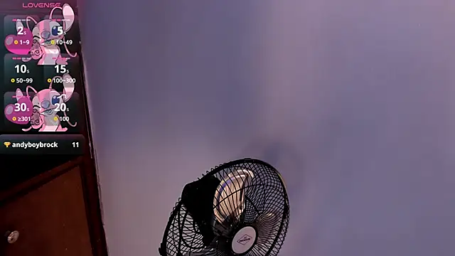 Snapshot of Caroline_Millerr chatting on November 7, 8:31 pm Caroline Millerr online show from November 7, 8:31 pm