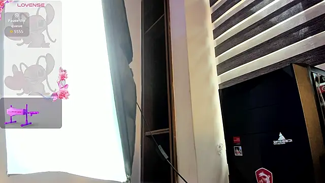 Snapshot of Caroline_Millerr chatting on November 24, 8:08 pm Caroline Millerr online show from November 24, 8:08 pm