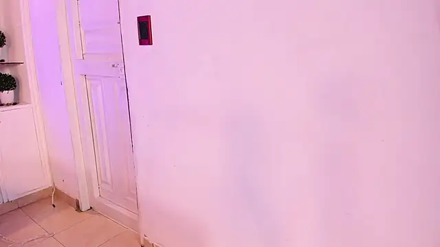 Caroline Millerr online show from February 6, 7:39 pm