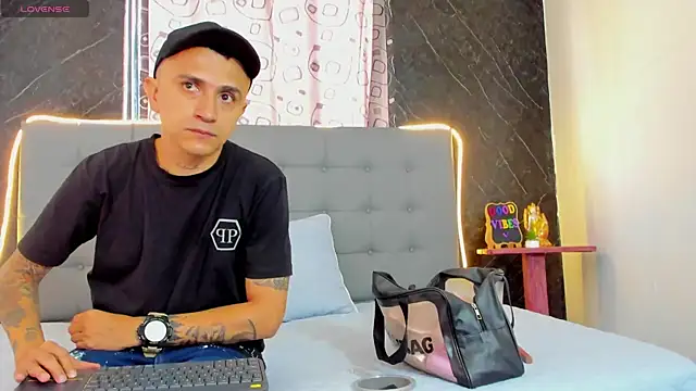 CharlotteAndSimon online show from February 21, 2:07 pm